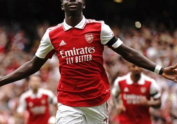 أرسنال يعلن تجديد عقد بوكايو ساكا