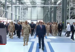 الرئيس السيسي يتفقد مجمع مصانع إنتاج الكوارتز في منطقة العين السخنة