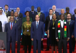 الرئيس السيسي يتوسط صورة تذكارية مع المشاركين في اجتماعات مجموعة البنك الإفريقي للتنمية