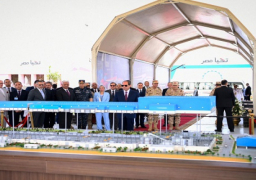 بالصور.. الرئيس السيسي يتفقد مجمع مصانع إنتاج الكوارتز في منطقة العين السخنة