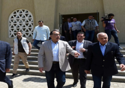 بالصور.. رئيس الوزراء يتفقد مشروع تنمية وتطوير المنطقة الاستثمارية بالصف