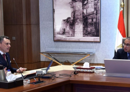 بالصور.. رئيس الوزراء يستعرض مع وزير السياحة مستجدات صناعة السياحة ومشروعات الوزارة