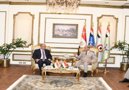 بالصور.. وزير الدفاع يلتقي وزير دفاع جمهورية العراق