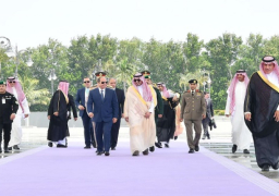 بالفيديو والصور.. الرئيس السيسي في جدة للمشاركة في الدورة الـ32 لمجلس جامعة الدول العربية