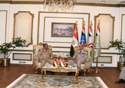 بالفيديو والصور.. وزير الدفاع يلتقي وزير دفاع جمهورية اليمن