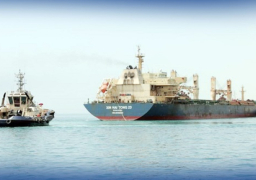 رئيس هيئة قناة السويس: انتظام حركة الملاحة فور الانتهاء من قطر سفينة بضائع للغاطس الخارجي