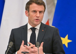 ماكرون يؤكد أن “البلد يمضي قدما” رغم الاحتجاجات على إصلاح نظام التقاعد