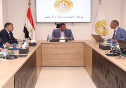 وزير التنمية المحلية يتابع مع المحافظين قرارات تحديد أسعار تعريفة الركوب الجديدة لسيارات الأجرة