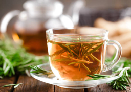 فوائد صحية لـ شاي إكليل الجبل تجعله إكسير الصباح