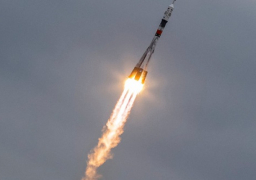 إيران تكشف عن أول صاروخ باليستي “أسرع من الصوت”