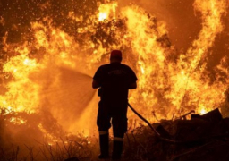 الآلاف يفرون من حرائق غابات “غير مسبوقة” في شرق كندا