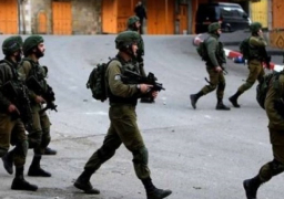 الاحتلال الإسرائيلي يشدد إجراءاته في مُحيط رام الله ويغلق مدخلها الشمالي بعد إطلاق نار على الطريق السريع