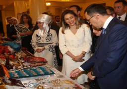 بالصور .. وزيرة الثقافة تشهد انطلاق فعاليات أيام الثقافة لجمهورية كازاخستان وتفتتح معرض المقتنيات التراثية الكازاخية بالأوبرا
