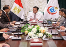 بالصور.. وزير الصحة يعقد اجتماعا لمتابعة الموقف التنفيذي لتشغيل الوحدات الصحية بمشروع “حياة كريمة”