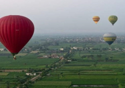 تحليق 28 رحلة بالون طائرعلى متنها 470 سائحا بسماء الأقصر