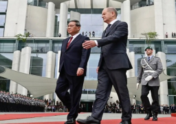 رئيس الوزراء الصيني يصل إلى برلين ويلتقي المستشار الألماني