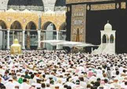 “شؤون الحرمين” تستقبل الحجاج وأطفالهم القادمين إلى المسجد الحرام بالورود والحلوى والهدايا