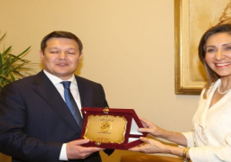 وزيرة الثقافة تبحث ونظيرها الكازاخي آليات دعم التعاون الثقافي بين البلدين