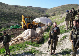 الاحتلال يسلم إخطارات بهدم 13 منشأة من بينها 8 منازل مأهولة بالسكان في نابلس