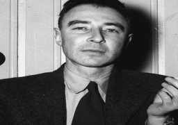 إيرادات قياسية لـ”أوبنهايمر”.. أبو القنبلة النووية الذي احترق بنارها