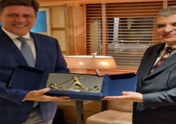 الفريق أسامة ربيع يبحث مع وزير الشئون البحرية اليوناني سبل التعاون المشترك