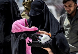 باريس أعادت 10 نساء و25 طفلا من مخيمات في سوريا