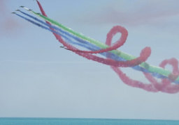 بالصور.. عرض جوي مصري إماراتي في سماء العلمين الجديدة