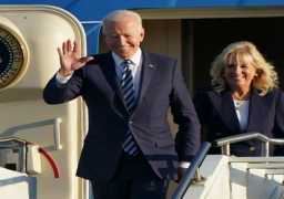 بايدن يصل فنلندا لعقد اجتماعات عقب قمة الناتو