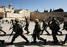 مُستوطنون يتقدمهم وزير إسرائيلي سابق يقتحمون باحات المسجد الأقصى المبارك