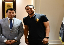 وزير الرياضة يلتقي بطل العالم في الإسكواش ويؤكد دعم مختلف الألعاب