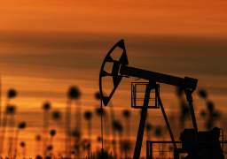 النفط يتراجع بفعل ارتفاع الدولار ومخاوف بشأن الطلب في الصين