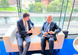 على هامش “الأسبوع العالمى للمياه” فى ستكهولم .. وزير الموارد المائية والري يتلقى مستشار رئيس الجمعية العمومية للأمم المتحدة