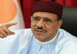 فرنسا تلقت طلبًا للمساعدة في تحرير بازوم بعد الانقلاب