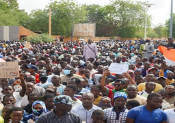 أنصار انقلاب النيجر يحتجون على العقوبات.. وإيكواس تدرس التدخل