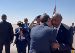 الرئيس السيسي يستقبل رئيس مجلس السيادة السوداني البرهان في مطار العلمين