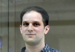 المحكمة الروسية تجدد حبس صحفي أمريكي متهم بالتجسس حتى نهاية نوفمبر