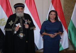 بالصور .. بعد تسلمه الدكتواره الفخرية.. رئيسة المجر تستقبل البابا تواضروس