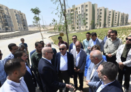 بالصور .. وزير الإسكان يتفقد وحدات المبادرة الرئاسية “سكن كل المصريين” لمنخفضى ومتوسطي الدخل بمدينة 15 مايو