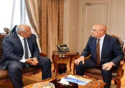 وزير الإسكان ومحافظ الوادي الجديد يتابعان موقف المشروعات المختلفة الجارى تنفيذها بالمحافظة