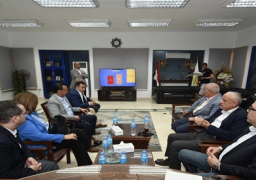 وزير الإسكان يعقد اجتماعا بمقر جهاز “15 مايو” لمتابعة سير العمل وموقف المشروعات الجاري تنفيذها