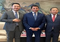 وزير الشباب والرياضة يلتقي رئيس شركة دافينج الصينية