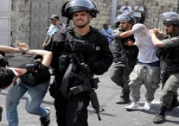 الاحتلال يعتقل شابين وفتاة من المسجد الاقصى
