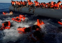 إيطاليا تطالب سفن الإنقاذ بنقل المهاجرين للدول التي ترفع علمها