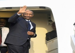 البرهان يتوجه إلى أوغندا في سادس زيارة خارجية له منذ بدء صراعه مع حميدتي