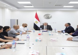 وزير التعليم العالى يتابع الخطوات التنفيذية لتصنيع أول سيارة كهربائية مصرية مع شركة متجر والشريك الصينى