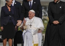 البابا فرنسيس يصل إلى مارسيليا في زيارة تاريخية مخصصة لملف الهجرة