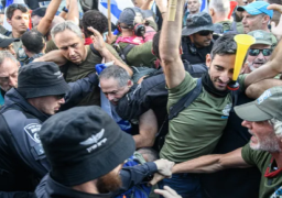 المحكمة العليا بإسرائيل تنظر طعنا على التعديلات القضائية والاحتجاجات تتواصل