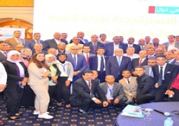 وزير التربية والتعليم يتفقد مجموعات العمل ويناقش أولاويات الخطة..ويستمع إلى آراء الطلاب والمعلمين