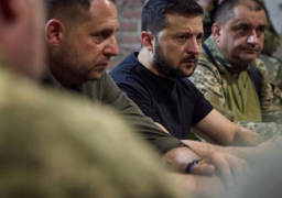 زيلينسكي يزور منطقة دونيتسك الواقعة على خط الجبهة