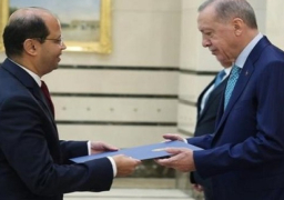 سفير مصر لدى تركيا يقدم أوراق اعتماده للرئيس التركي